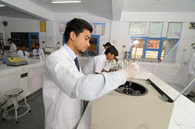 Dolphin PG Institute of Biomedical and Natural Sciences Labs(4)