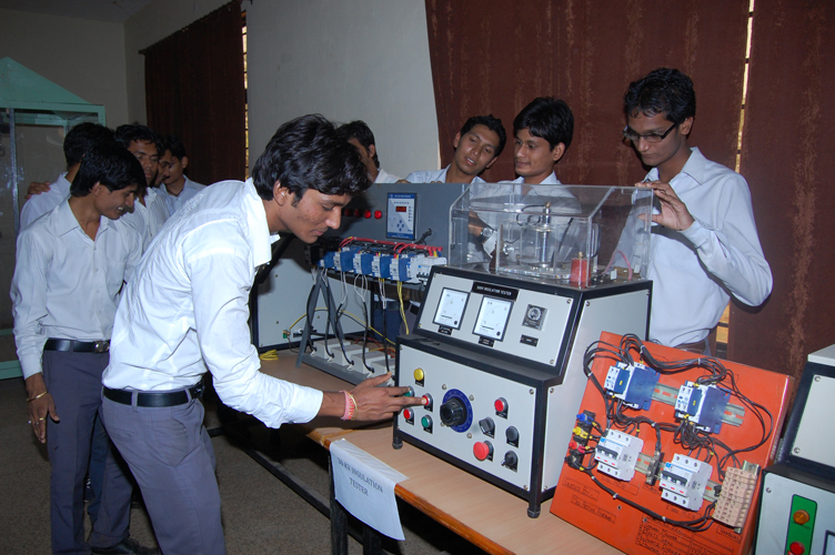 Dr CV Raman University Bilaspur Labs(1)