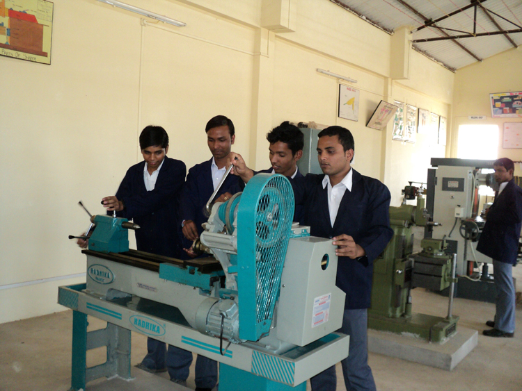 Dr CV Raman University Bilaspur Labs(3)