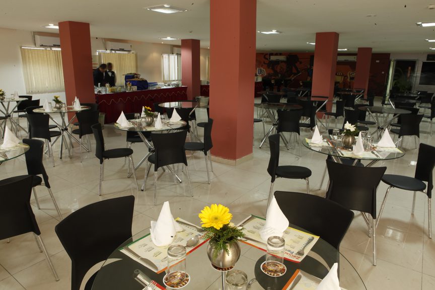 EThames College Cafeteria / Mess