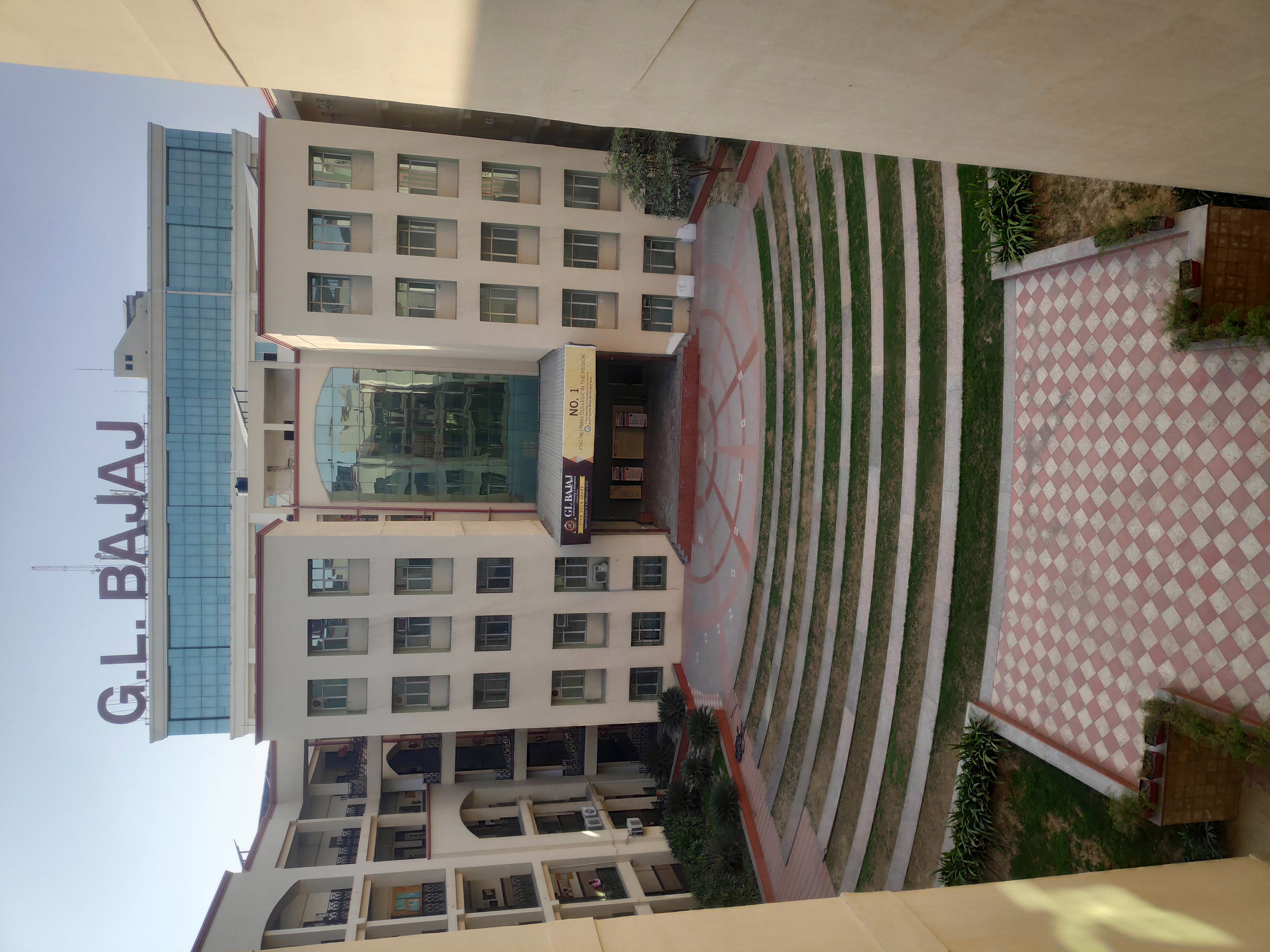 GL Bajaj Noida Campus Building(2)