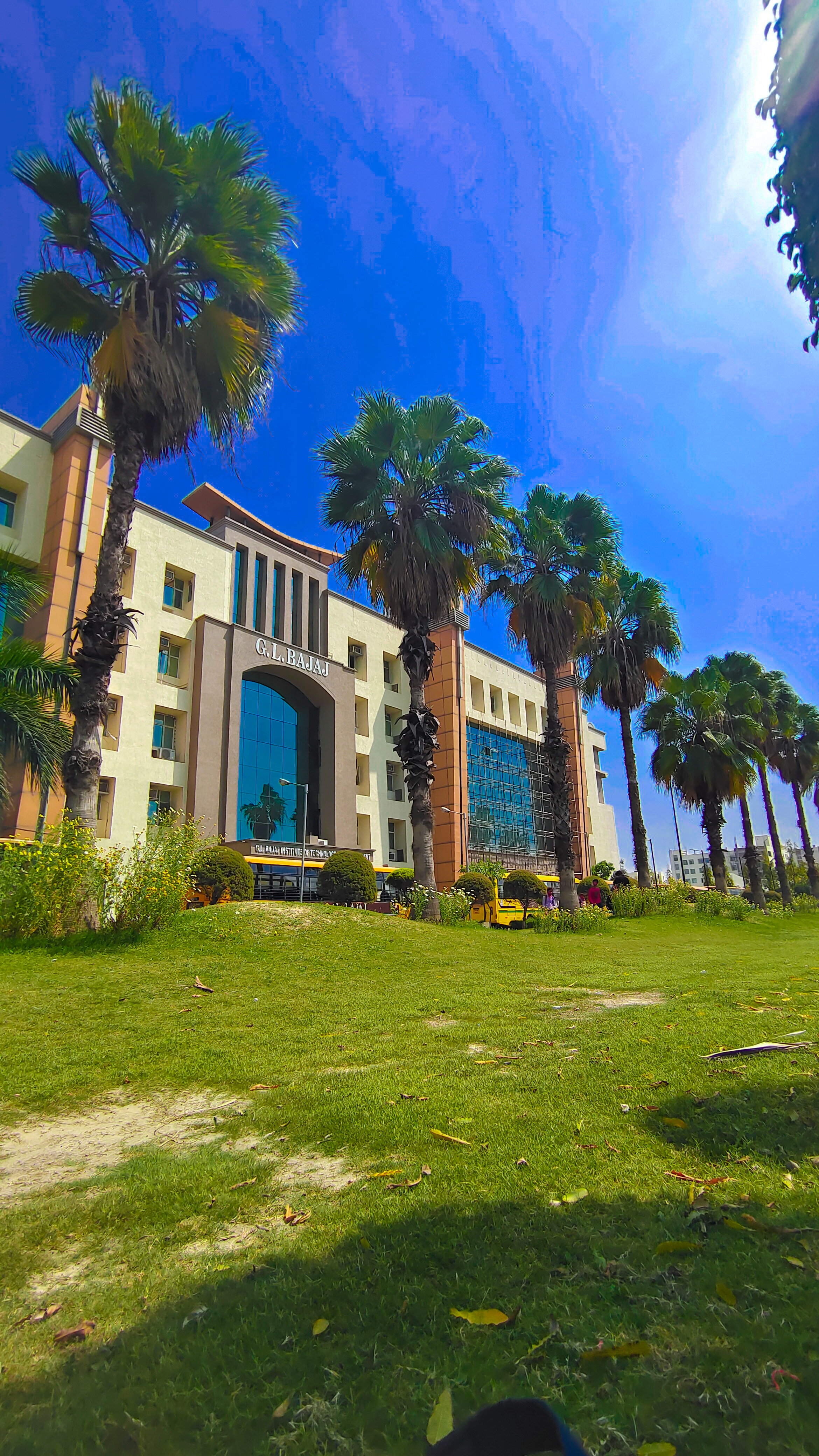 GL Bajaj Noida Campus Building(3)