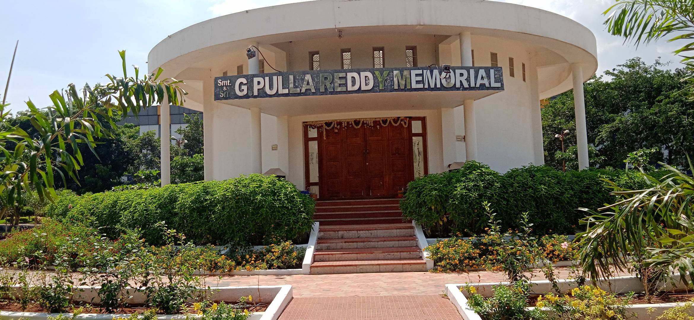Pulla Reddy College Campus Building(2)