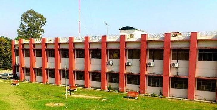 Gurukula Kangri Vishwavidyalaya Campus Building(3)
