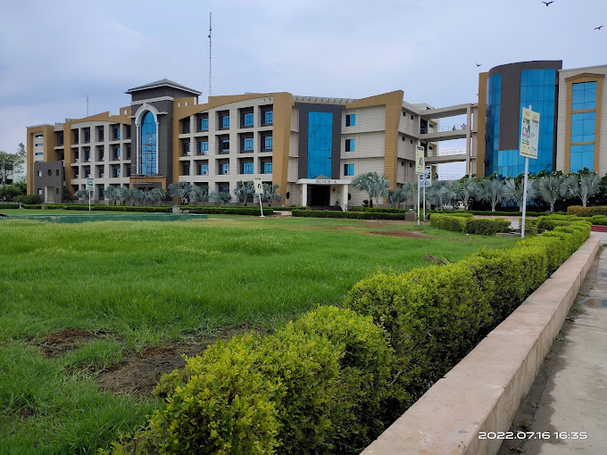 GL Bajaj Group of Institutions Campus View(2)