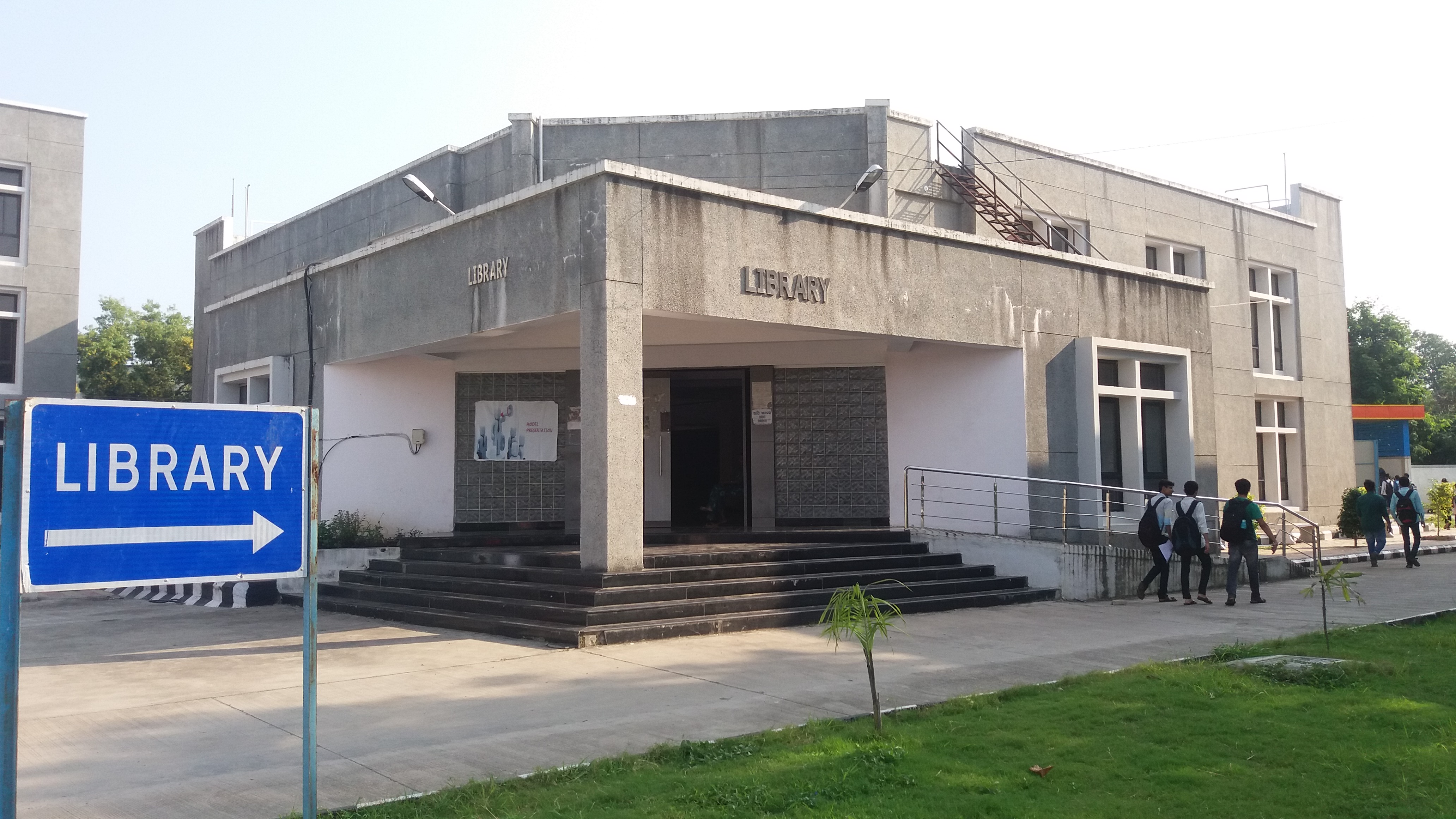 GEC, Valsad Library