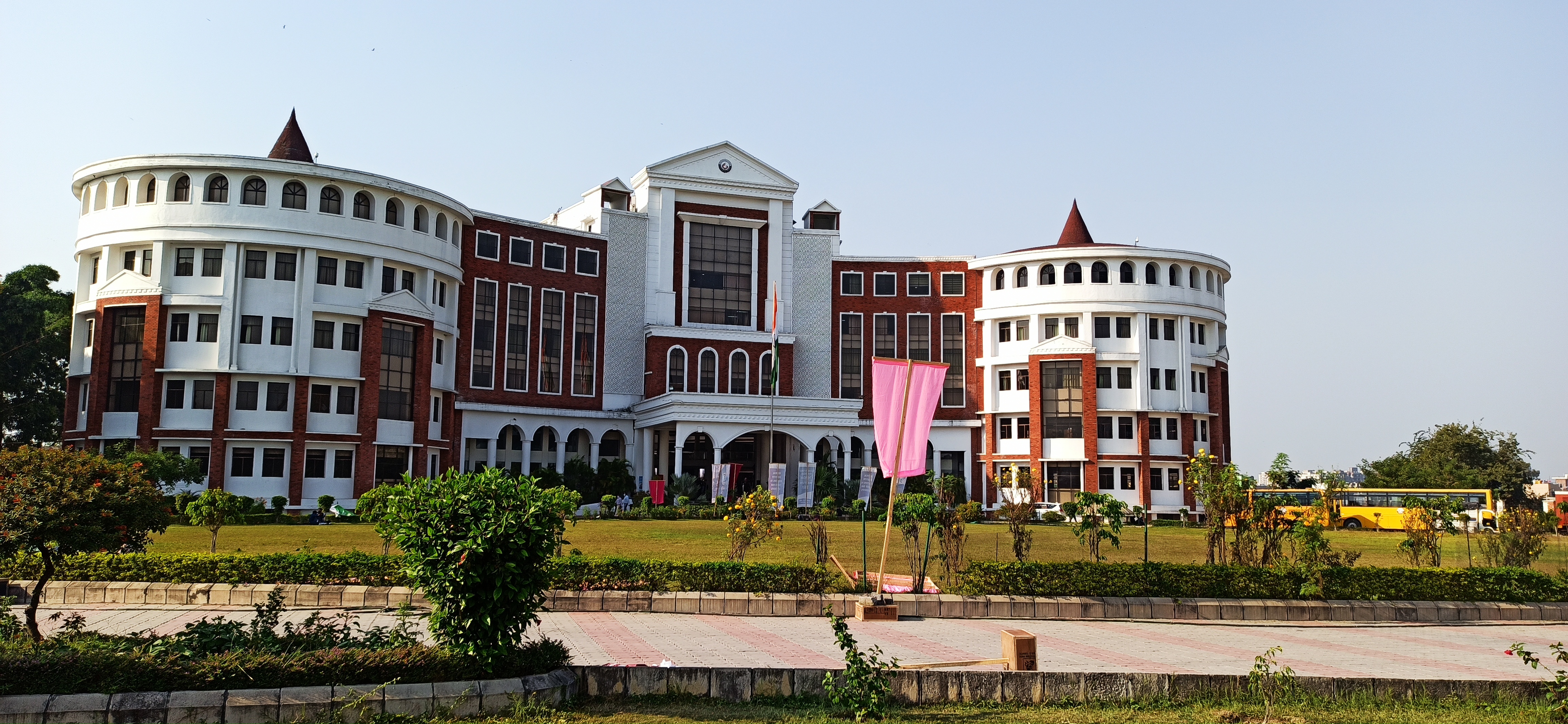 Graphic Era Hill University Campus View(4)