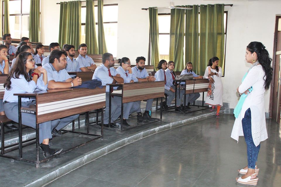 Graphic Era Hill University Classroom(1)
