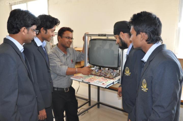 Guru Nanak Institute of Engineering and Technology Labs(4)