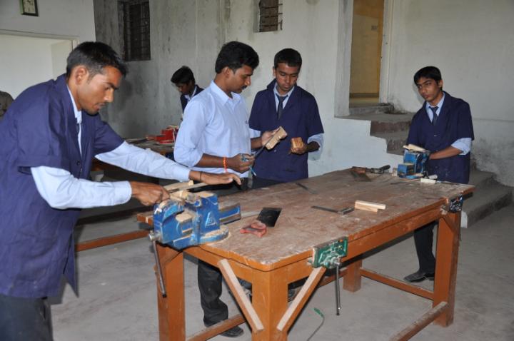 Guru Nanak Institute of Engineering and Technology Labs(7)