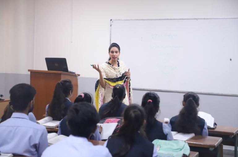 Guru Nanak Khalsa Institute of Technology and Management Classroom(2)
