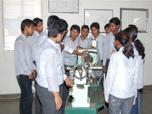 Gurukul Institute of Engineering and Technology Labs(1)