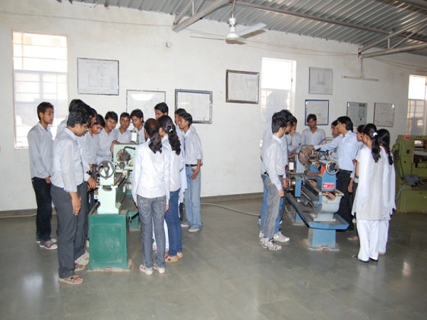Gurukul Institute of Engineering and Technology Labs(3)