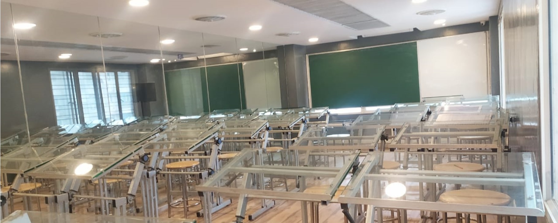 IDeA World College Classroom(8)