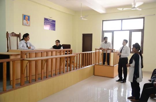 IFTM University Moot Court