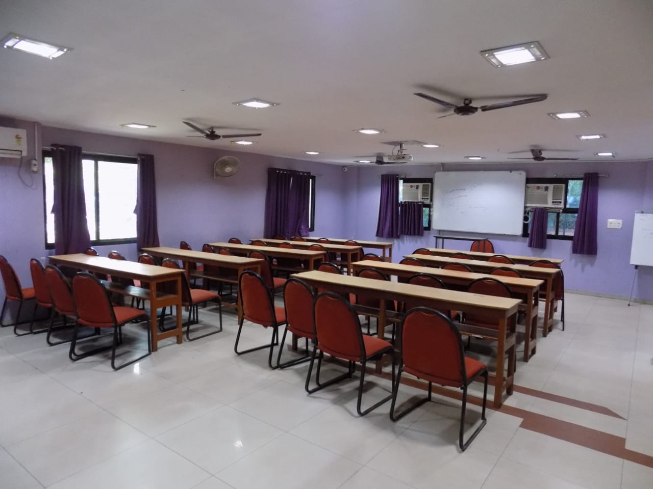 IIHM Ahmedabad Classroom(4)