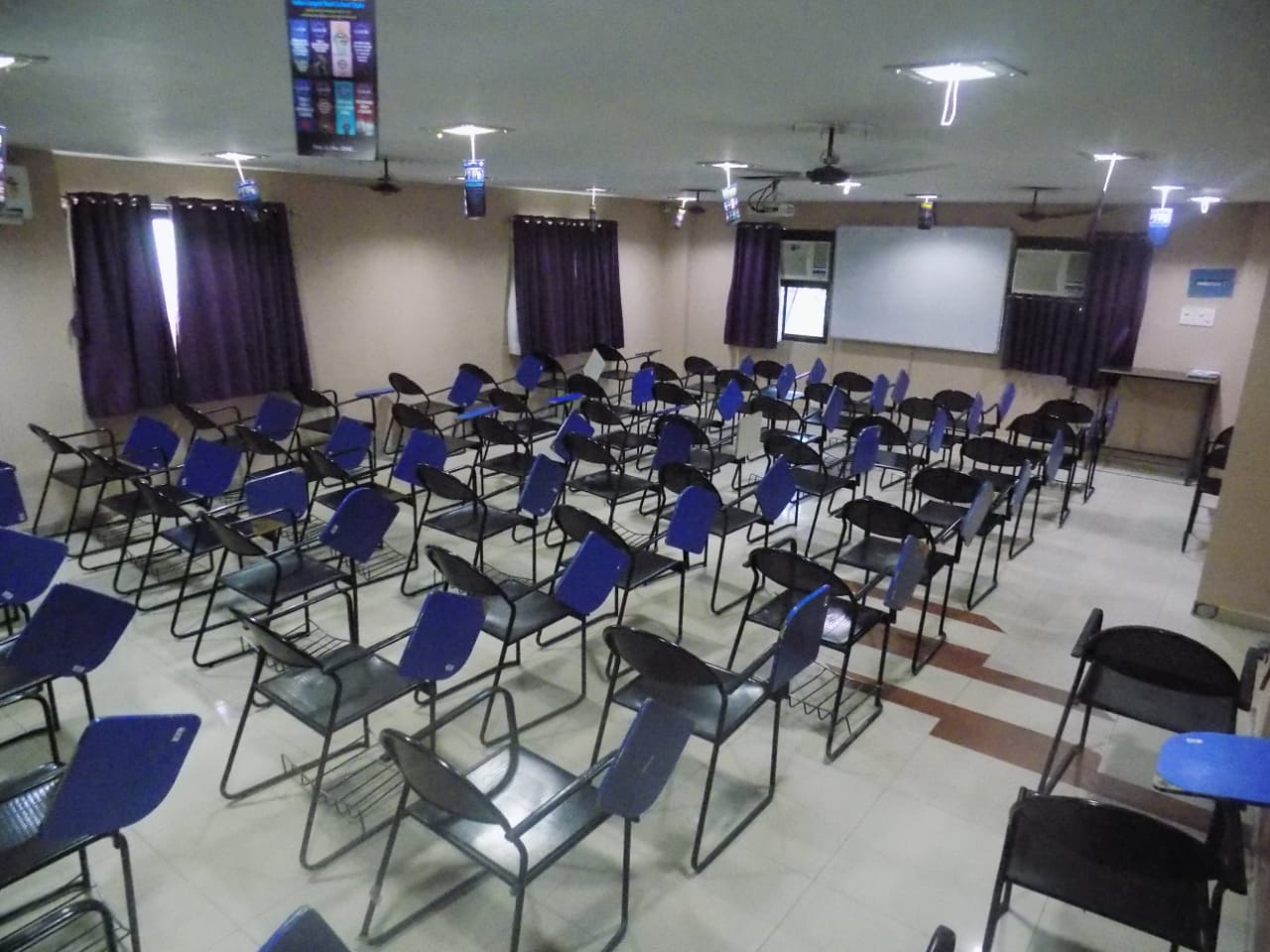 IIHM Ahmedabad Classroom(5)