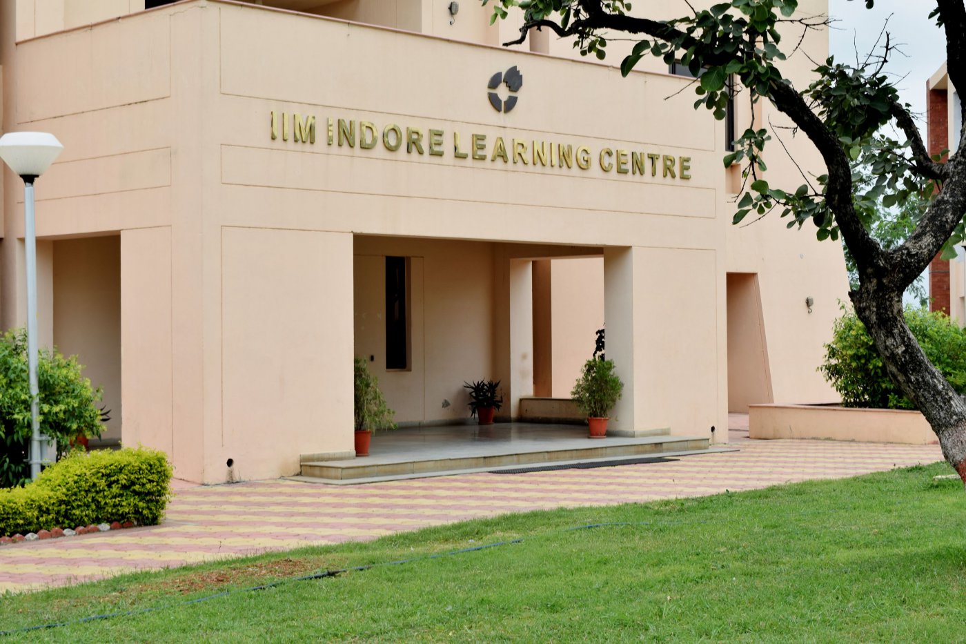 IIM Indore Campus Building(1)