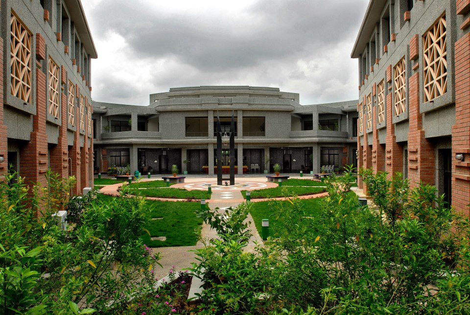 IIM Lucknow Campus Building(1)