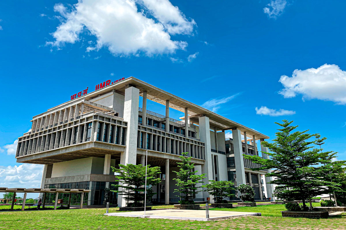 IIM Raipur Library(3)