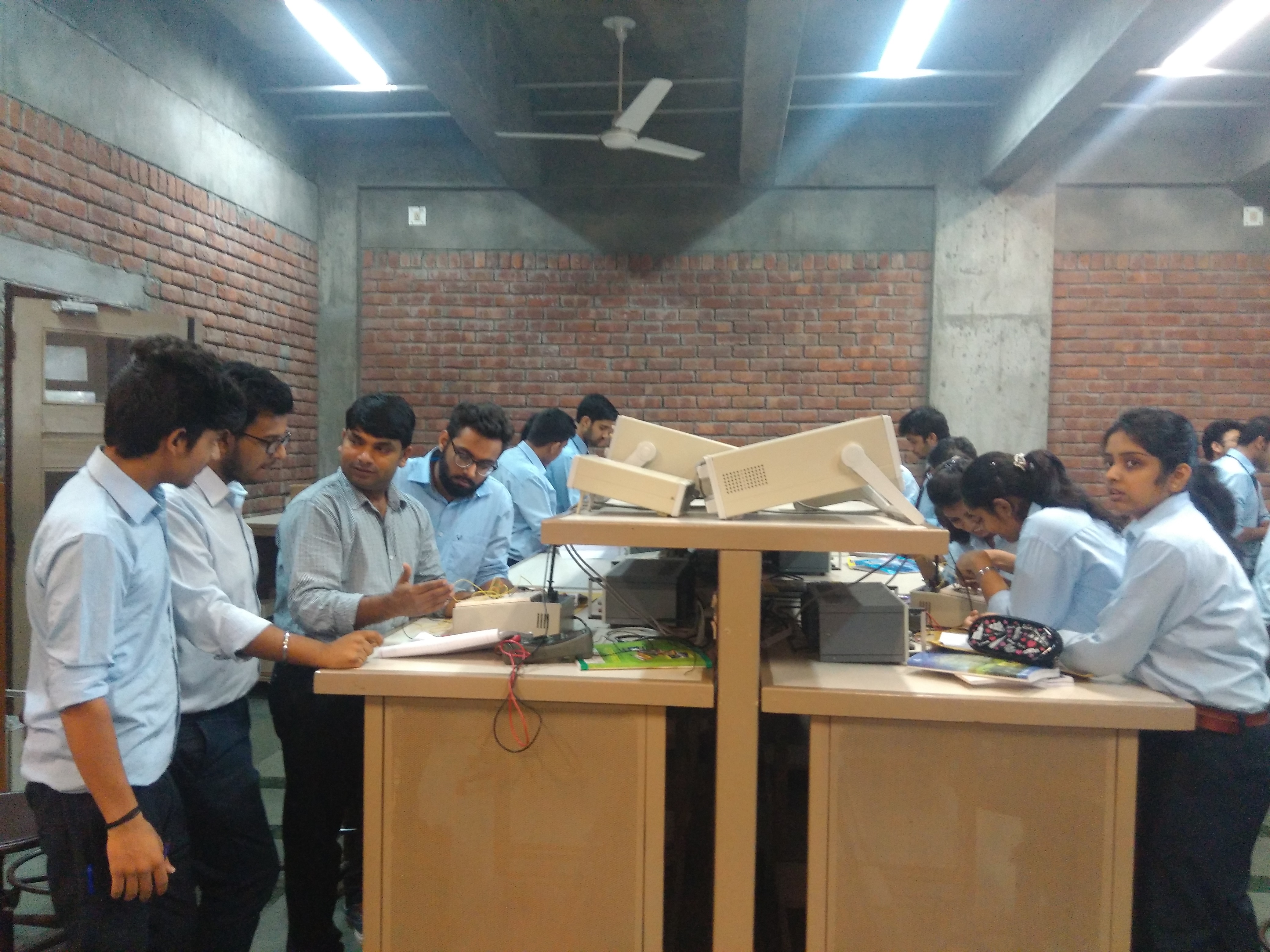 Jaypee University of Information Technology Labs(2)