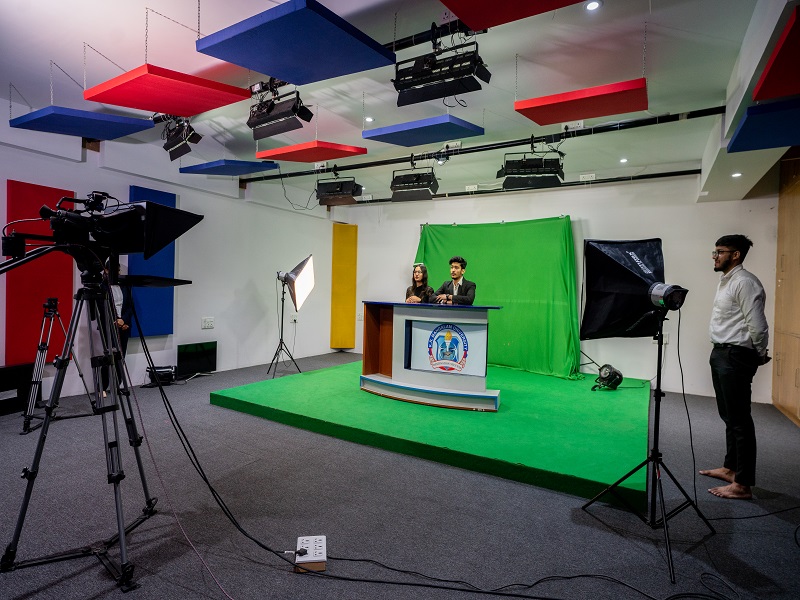 KR Mangalam University Labs(6)