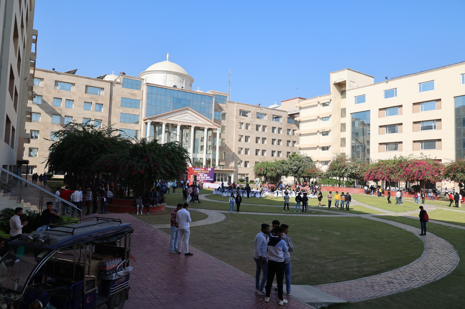 KR Mangalam University Campus View(1)