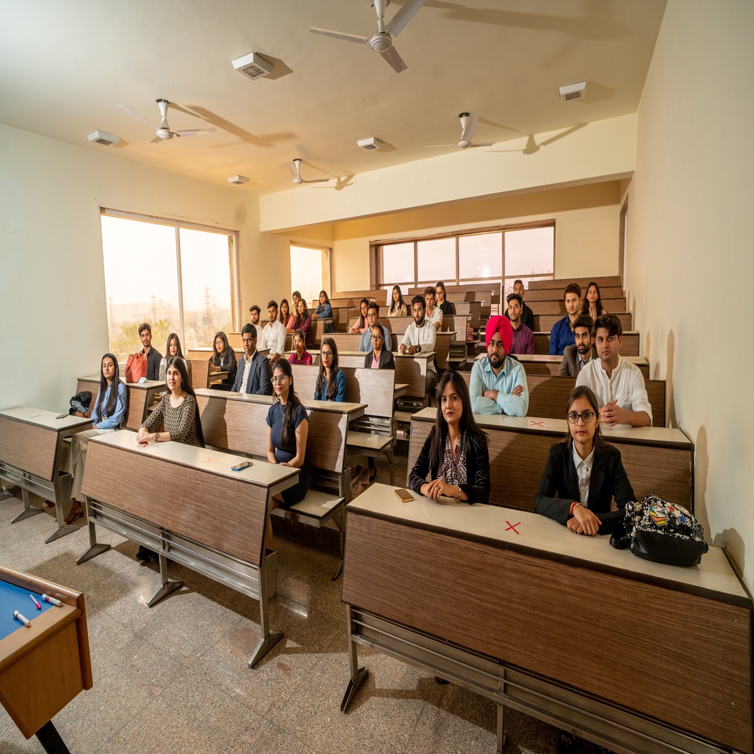 KR Mangalam University Classroom(3)