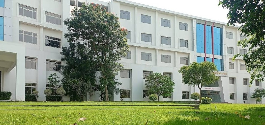 KIT- KalaignarKarunanidhi Institute of Technology Campus Building(3)