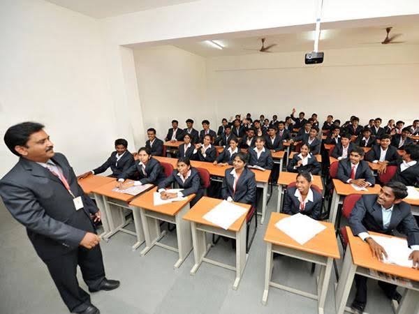 KIT- KalaignarKarunanidhi Institute of Technology Classroom(2)