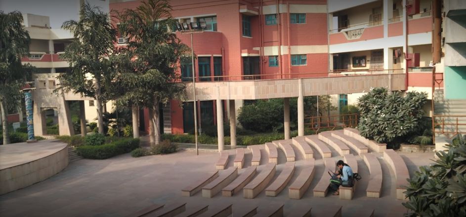 Keshav Mahavidyalaya Campus View(1)