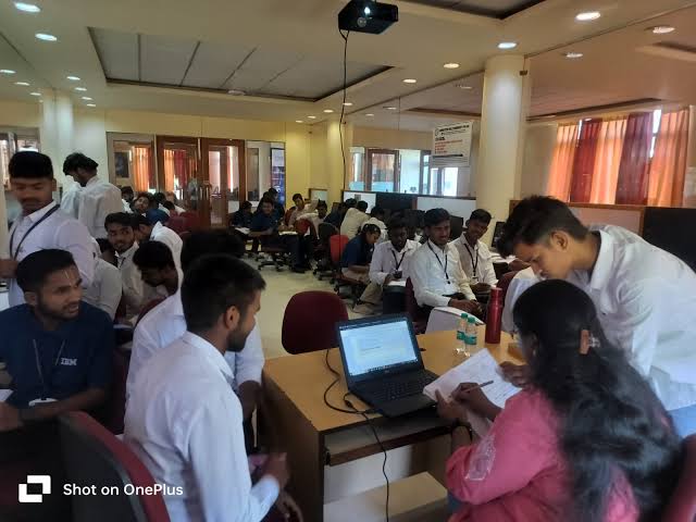 Lamrin Tech Skills University Labs