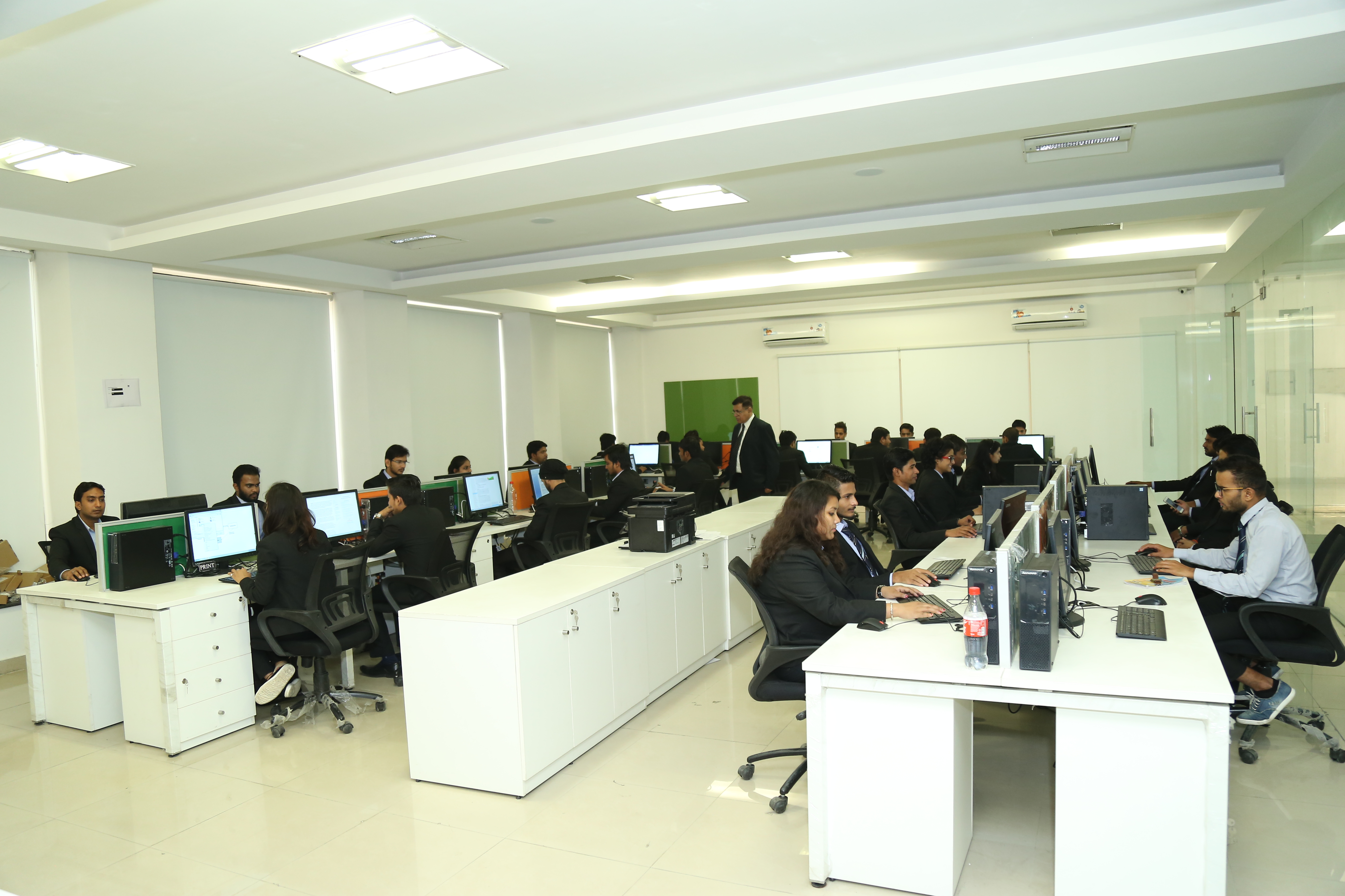 Lloyd Business School Labs(1)