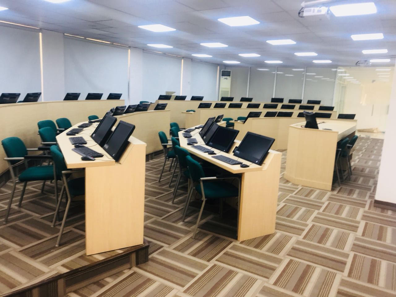 Lloyd Business School Labs(2)