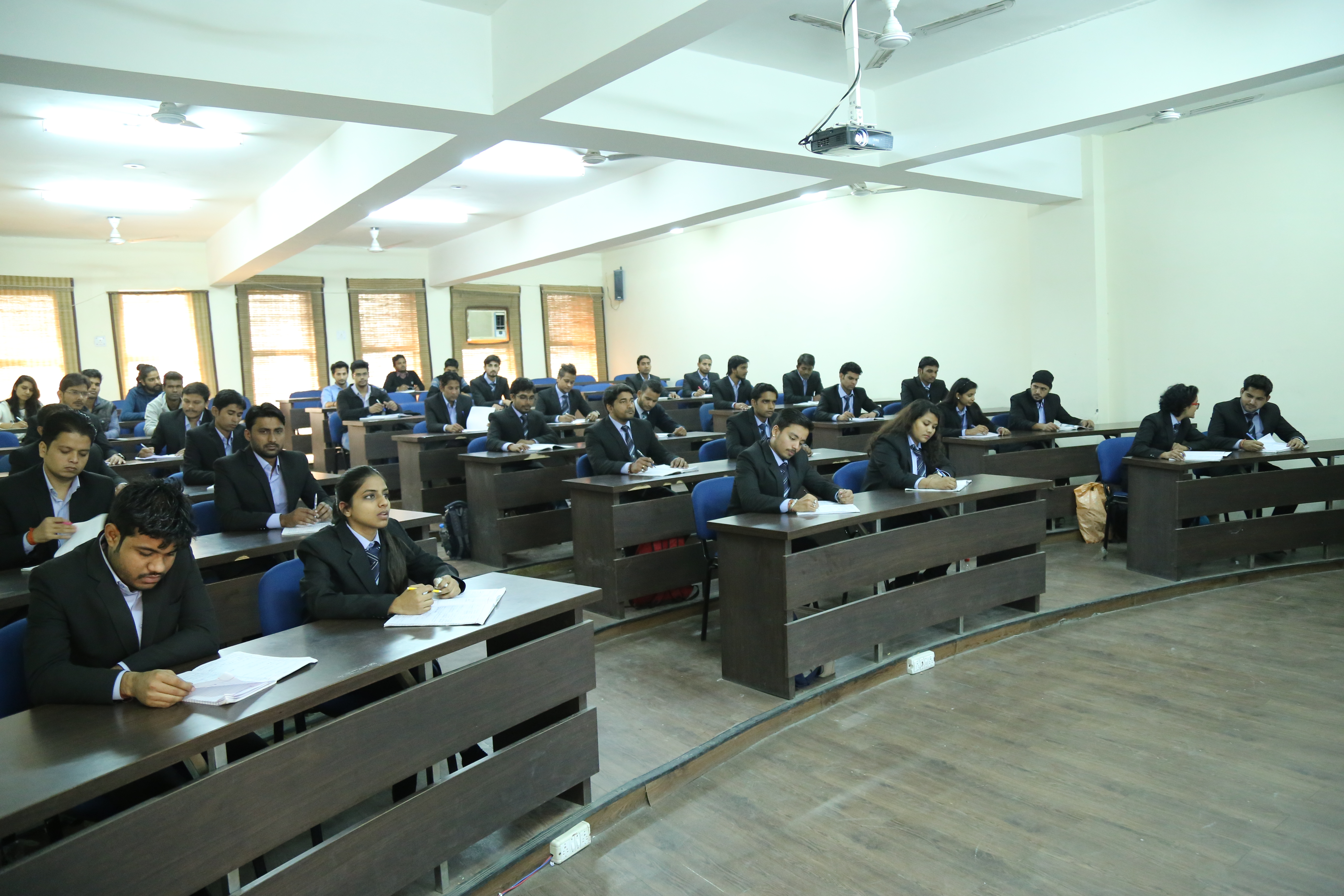 Lloyd Business School Classroom(1)