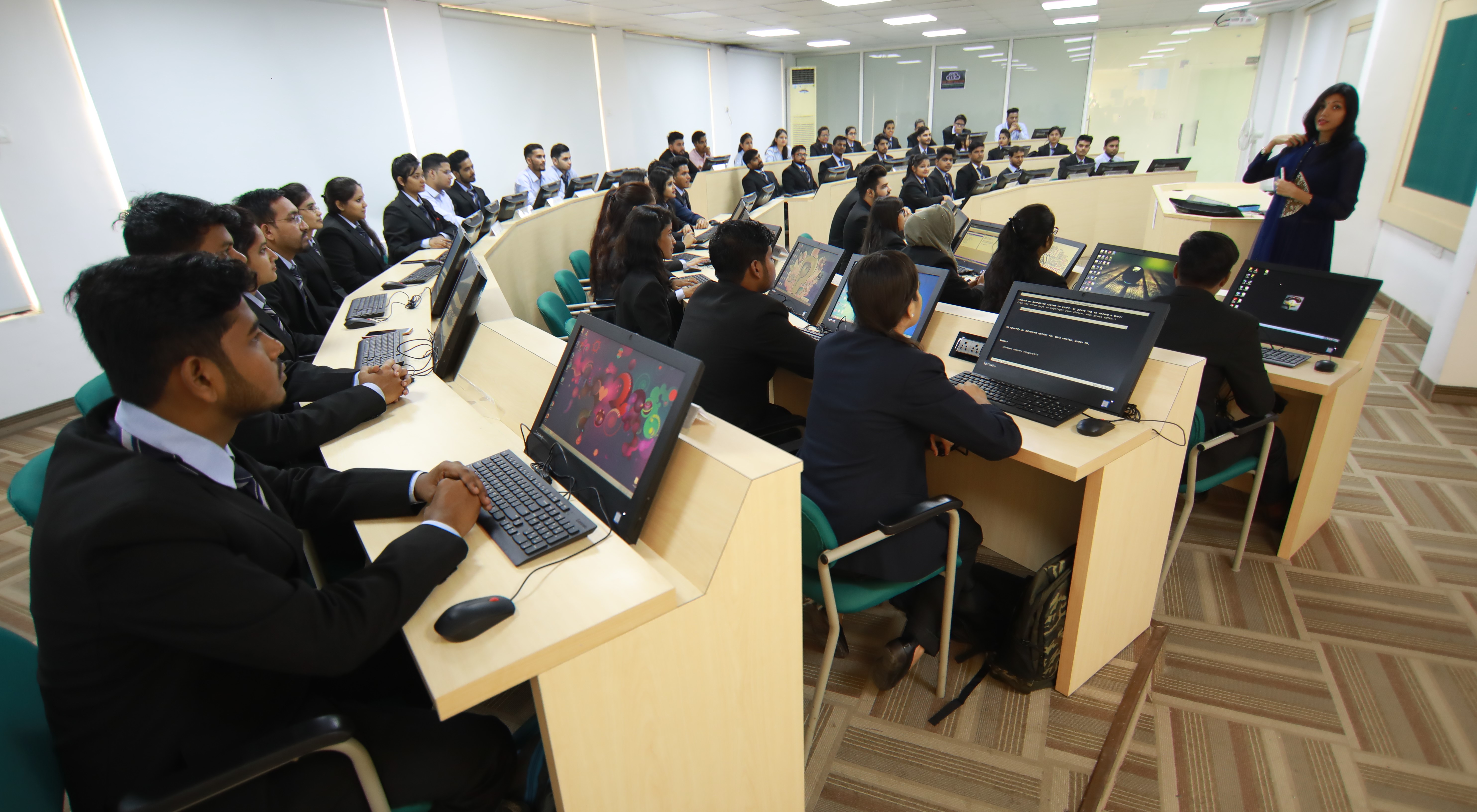 Lloyd Business School Classroom(2)