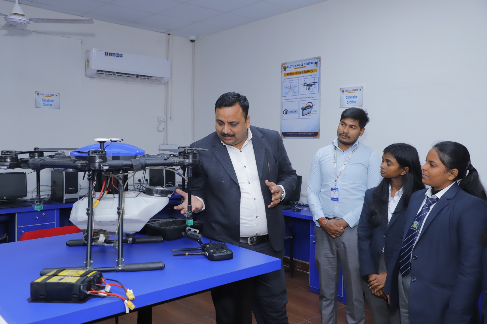 Lloyd Institute of Engineering and Technology Labs(4)