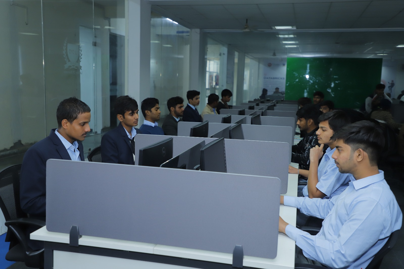 Lloyd Institute of Engineering and Technology Labs(5)