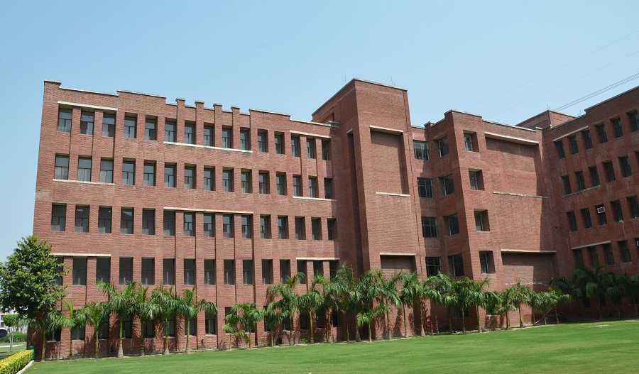 Lloyd Institute of Engineering and Technology Campus Building