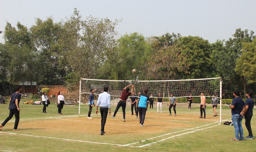 Lloyd Institute of Engineering and Technology Playground(2)