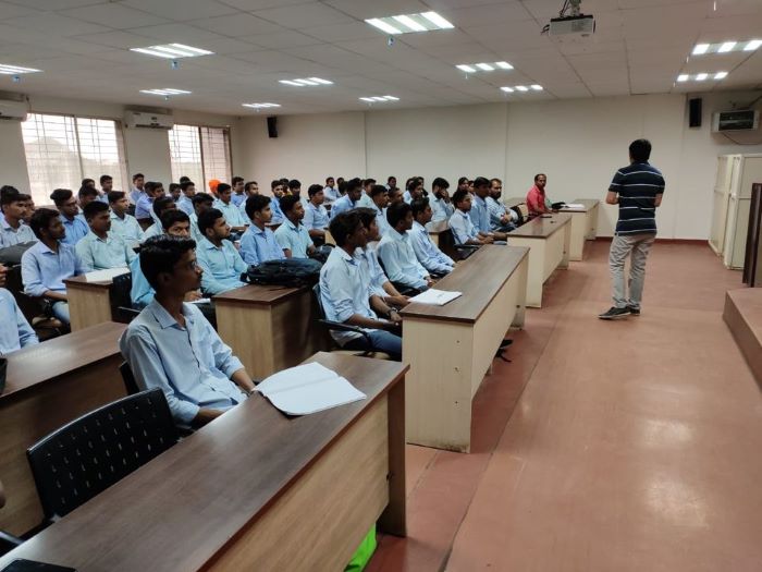 Maharashtra Institute of Technology Classroom