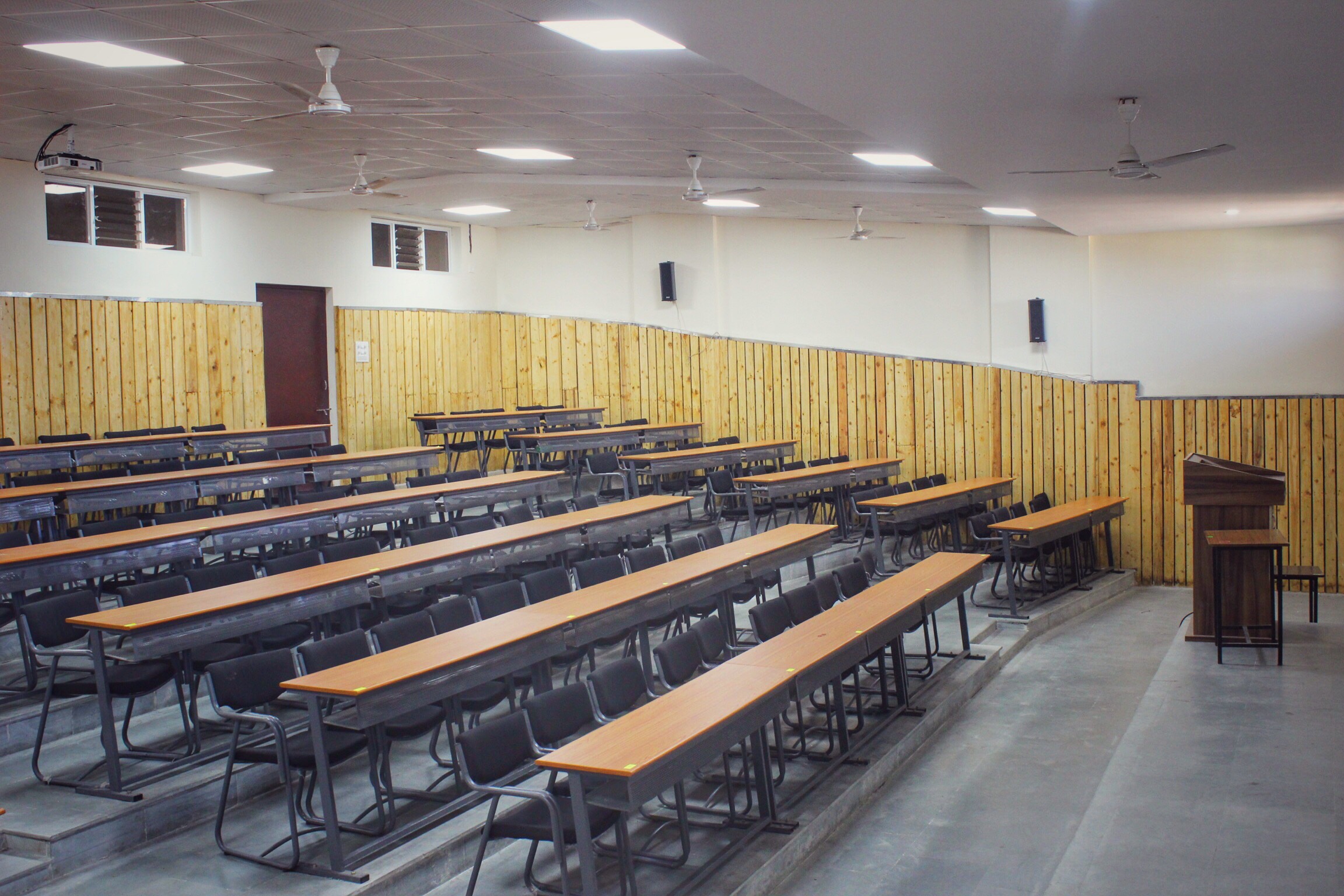 Medicaps University Classroom(2)