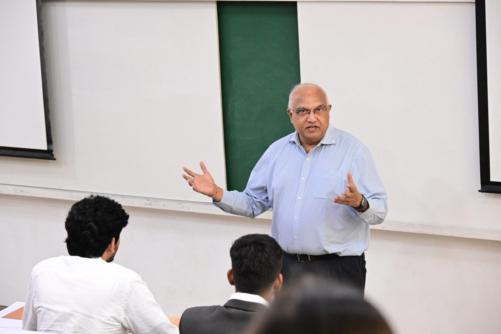 MYRA School of Business Classroom(3)