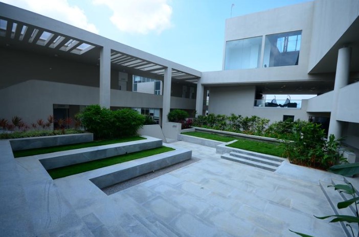 MYRA School of Business Campus Building(4)