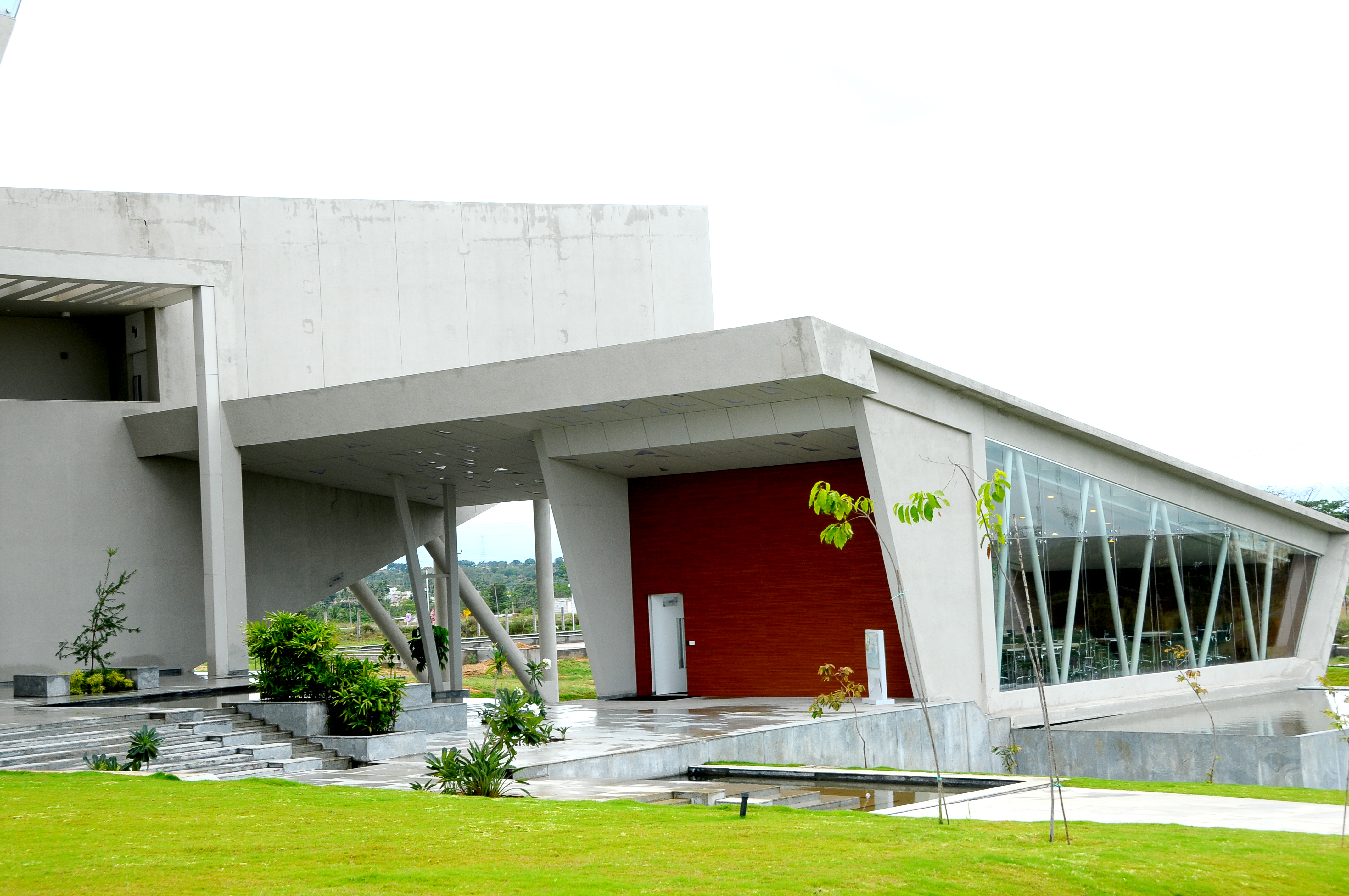 MYRA School of Business Campus Building(7)