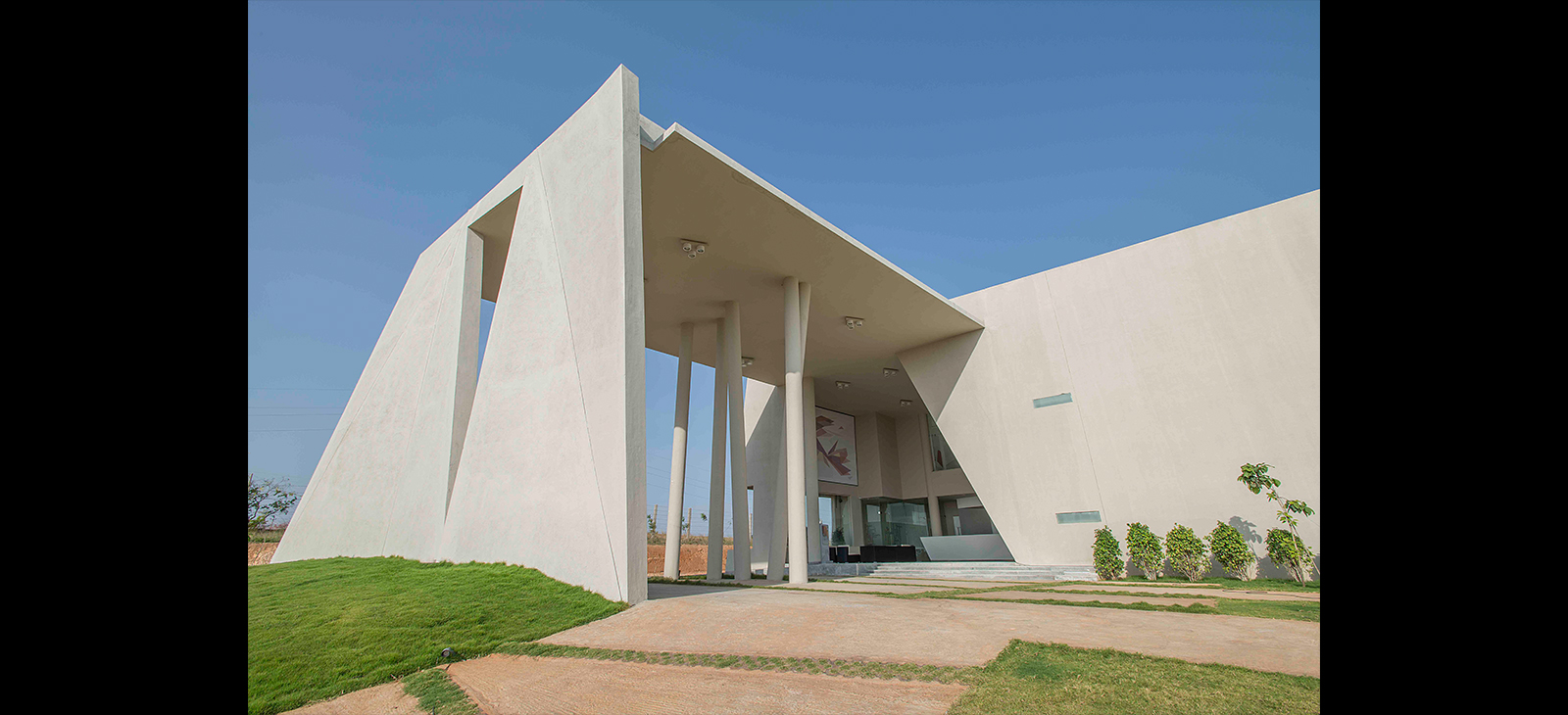 MYRA School of Business Campus Building(9)