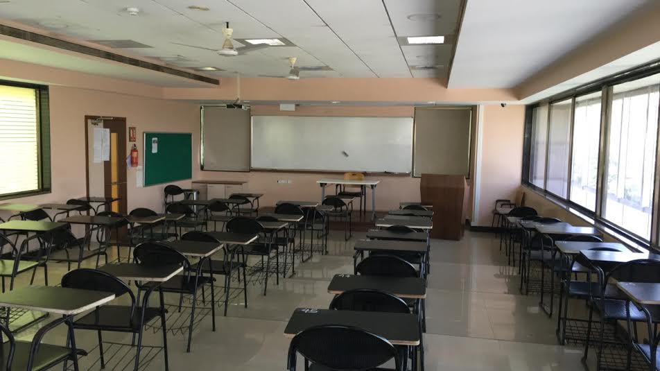 N. L. Dalmia Institute of Management Studies and Research Classroom(1)