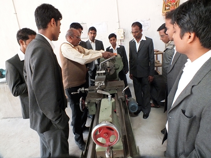 Nilaai Educational Trusts Group of Institutions Labs(1)