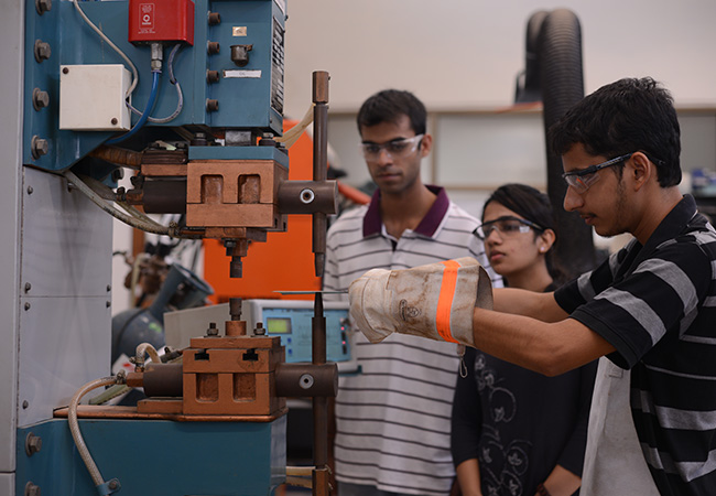Pandit Deendayal Energy University (PDEU) Labs(4)