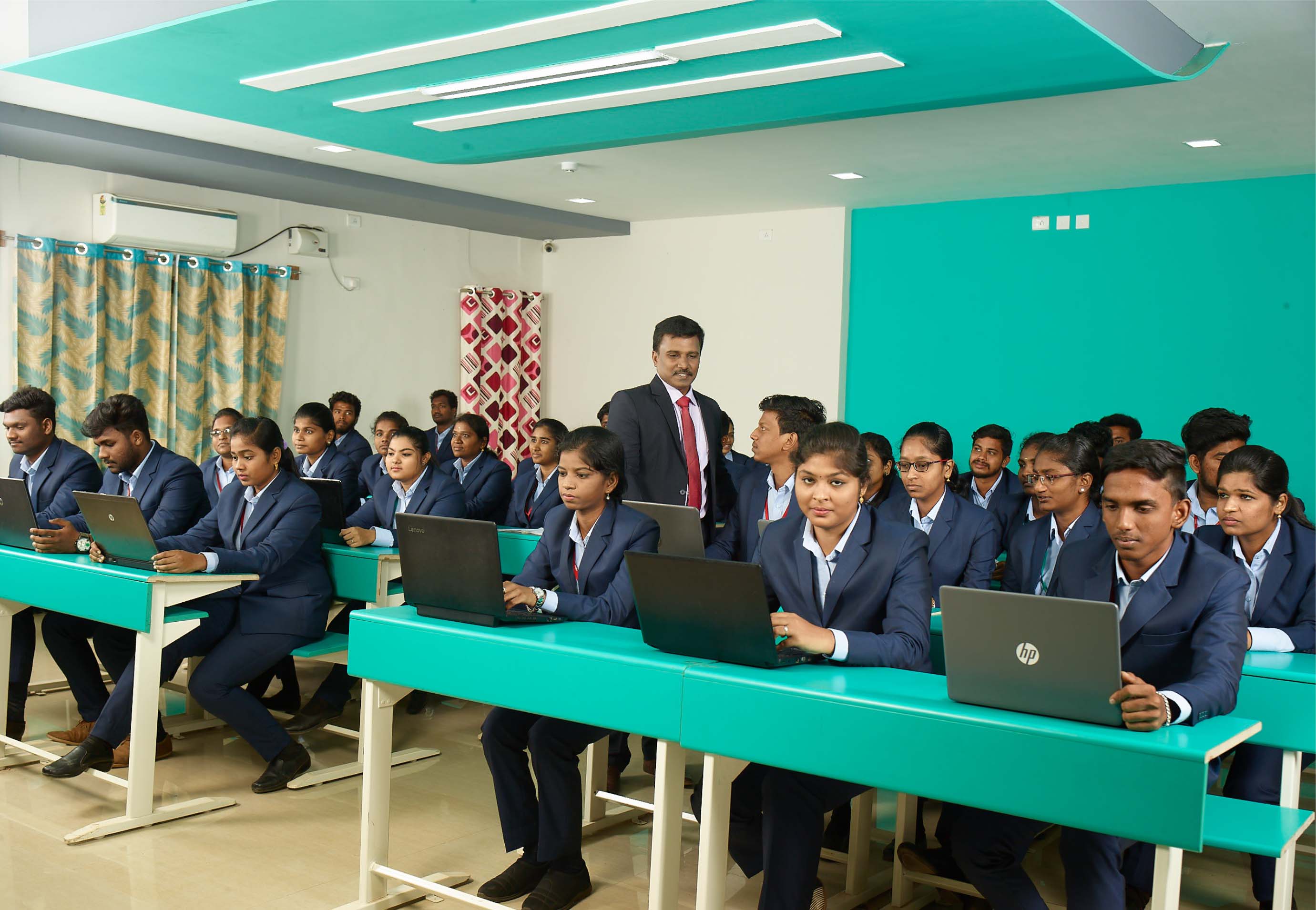 Periyar Maniammai University Classroom(2)